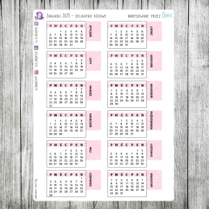 Kalendarz roczny 2025 - zakładki w kolorze pastelowego różu